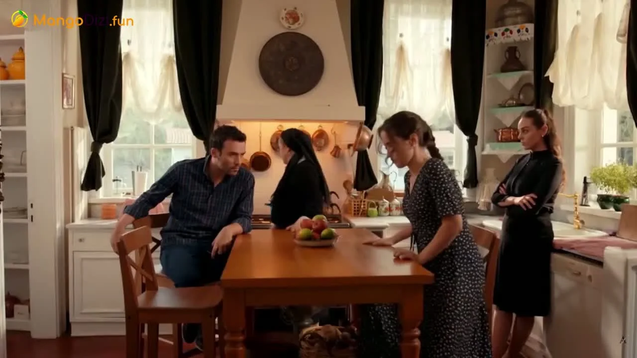 Кадры из сериала Между (2025)